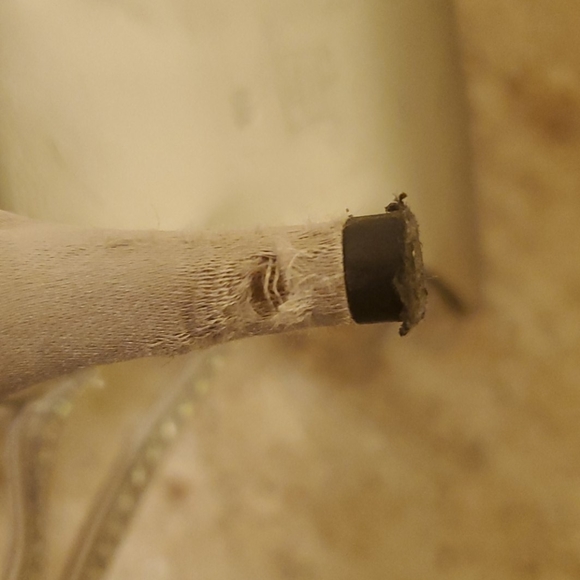 E live from  the red carpet,please  see damage - Picture 5 of 7